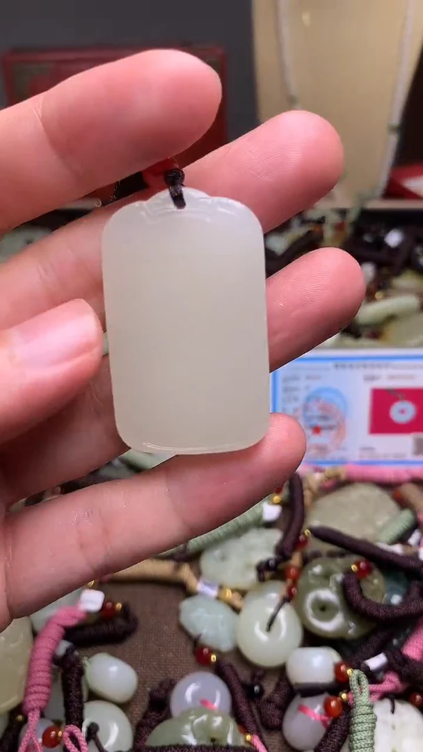 玉新疆料青海料清水平安牌吊坠