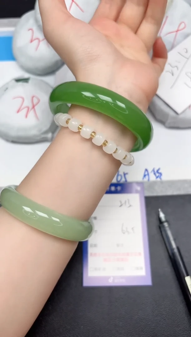 未镶嵌手镯石英质玉213-6364