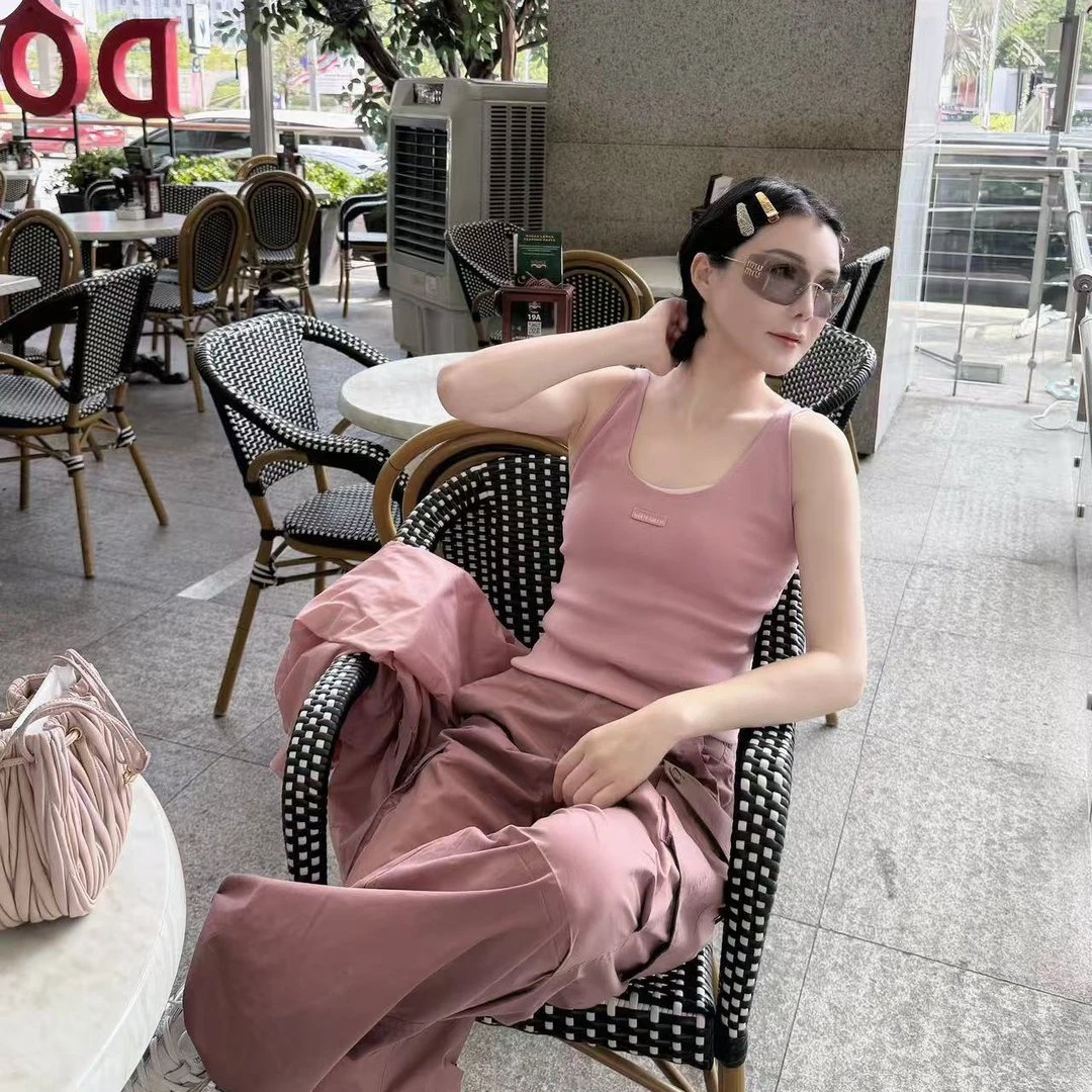 ARMS WELL王囡囡 粉色进口纱线十八针德国机u领背心（无胸垫）S249