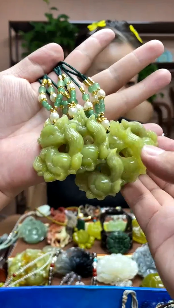 未镶嵌岫玉吊坠多样性发货发其中之一