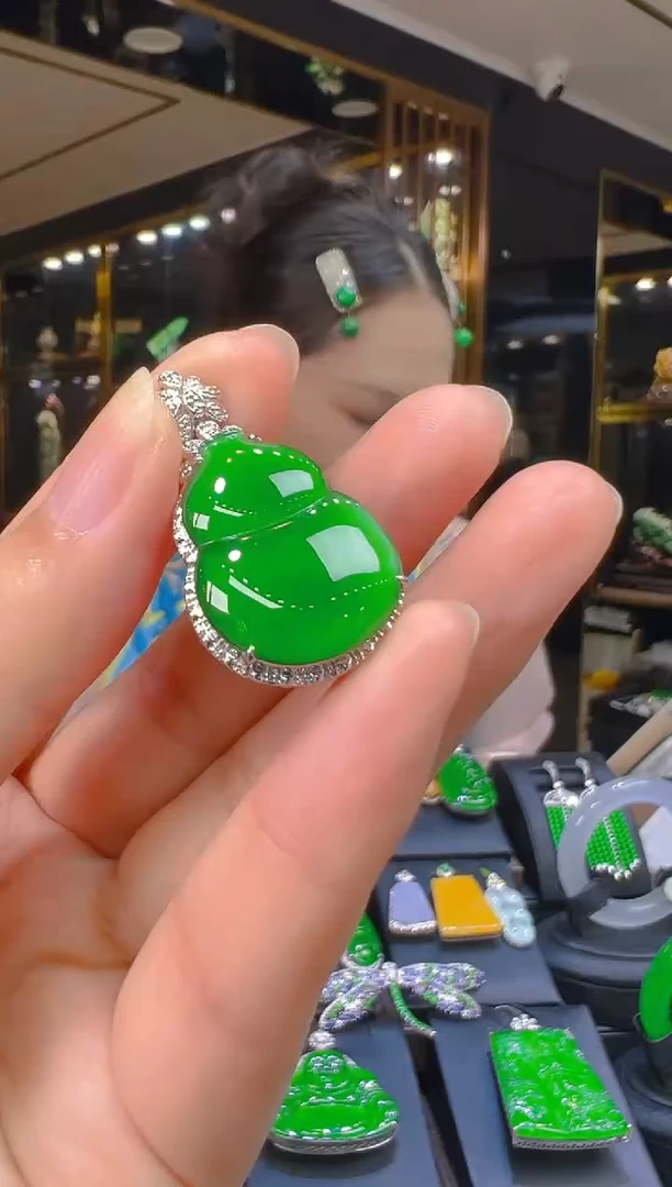 翡翠18K金镶嵌吊坠(赠链)062