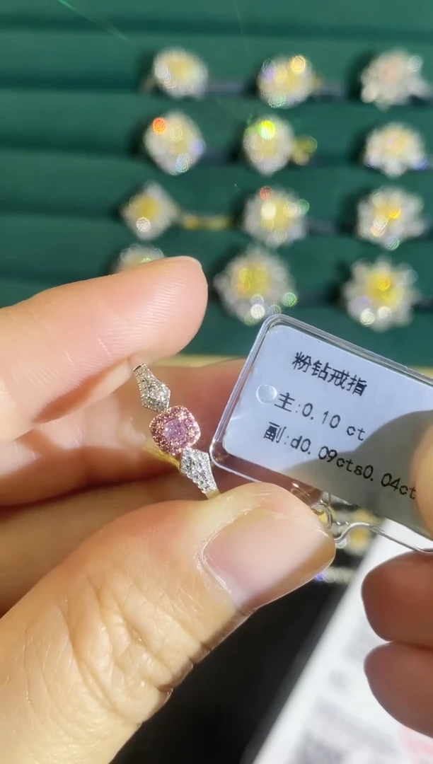 18K金镶嵌戒指钻石戒指