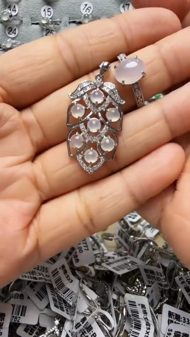 翡翠戒指银S925镶嵌通体925银镶缅甸A货翡翠戒指