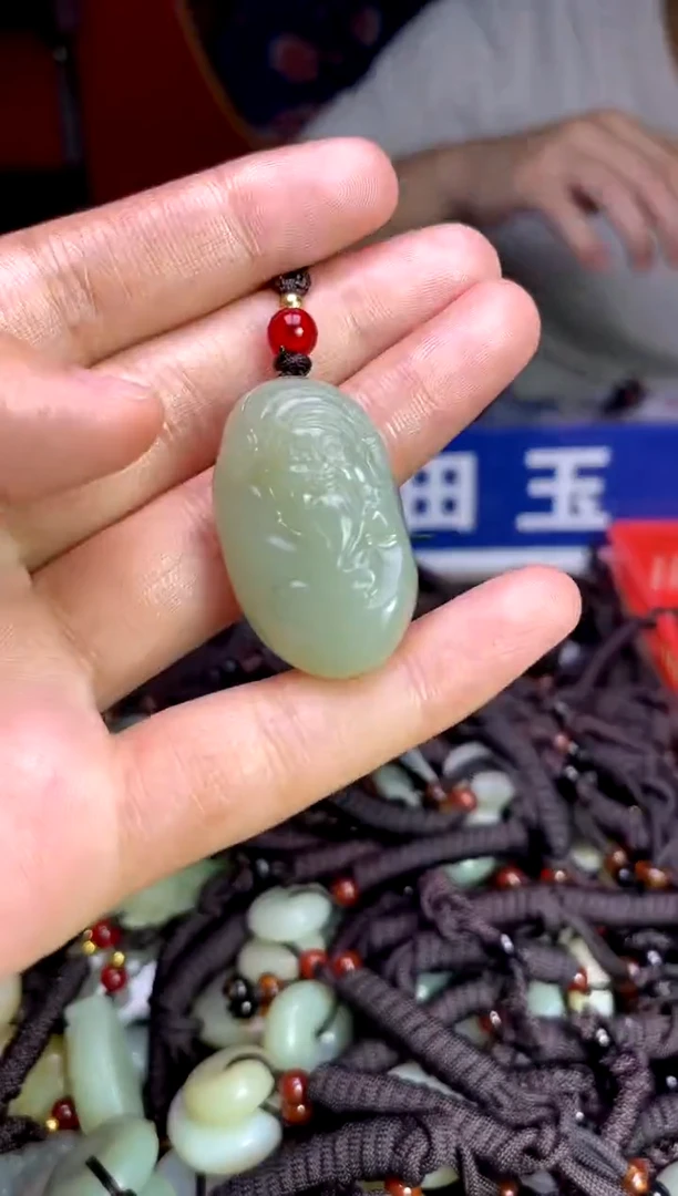 未镶嵌和田玉挂件1