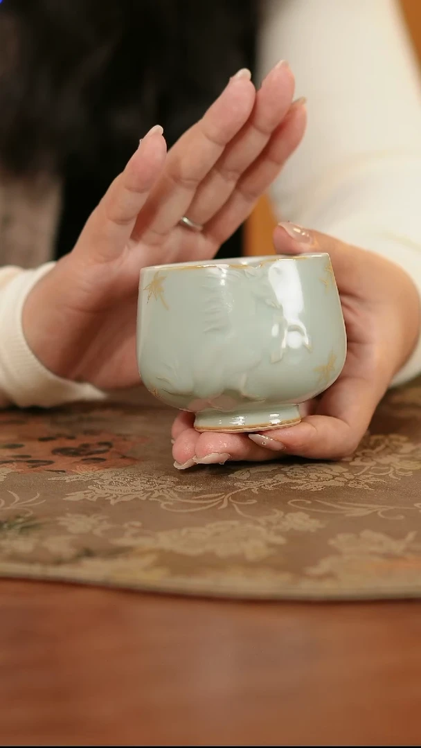 善窑厂汝窑天青雕刻描金马儿杯