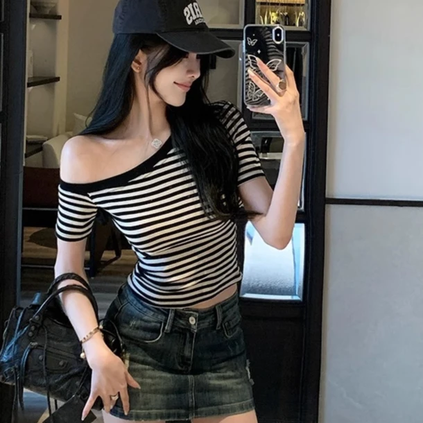 设计感露肩条纹短袖t恤女夏季新款修身显瘦别致独特辣妹短款上衣