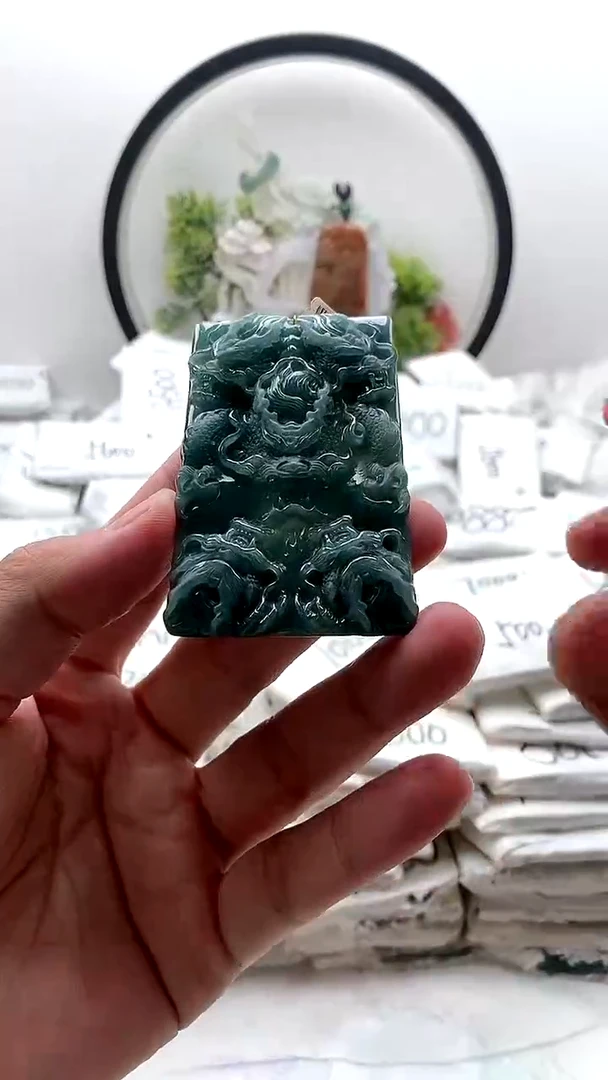 颈饰未镶嵌翡翠九龙牌