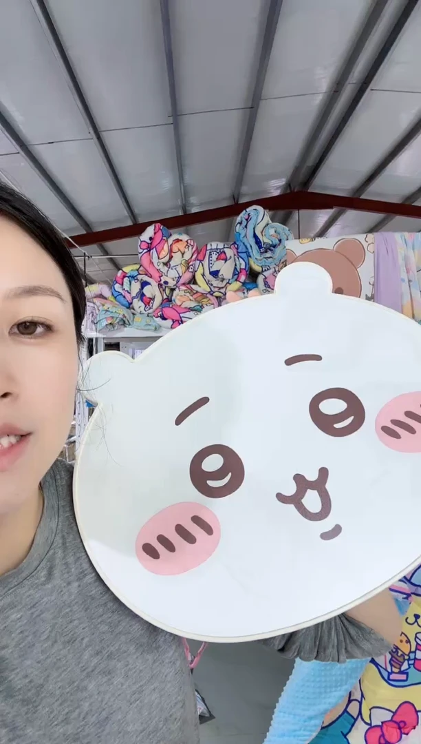 粉色吉伊卡哇桌子