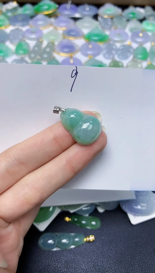 翡翠未镶嵌颈饰 天然缅甸翡翠A货