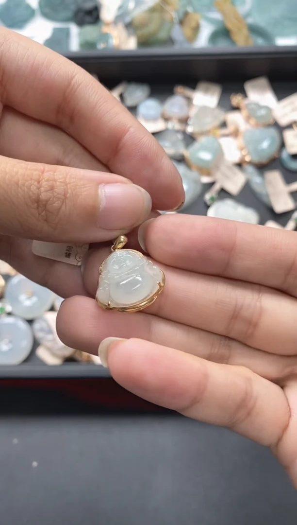 翡翠18K金镶嵌颈饰翡翠