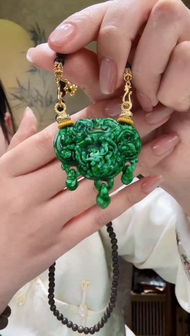 颈饰未镶嵌翡翠吊坠