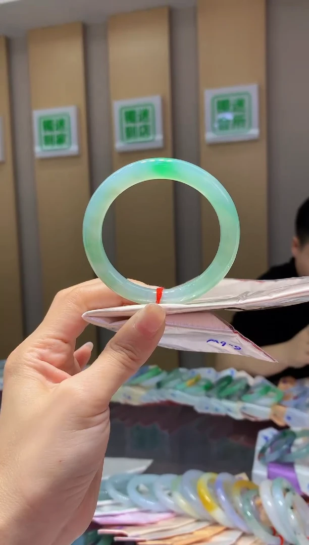 翡翠手镯未镶嵌-Q344号圈口54.3
