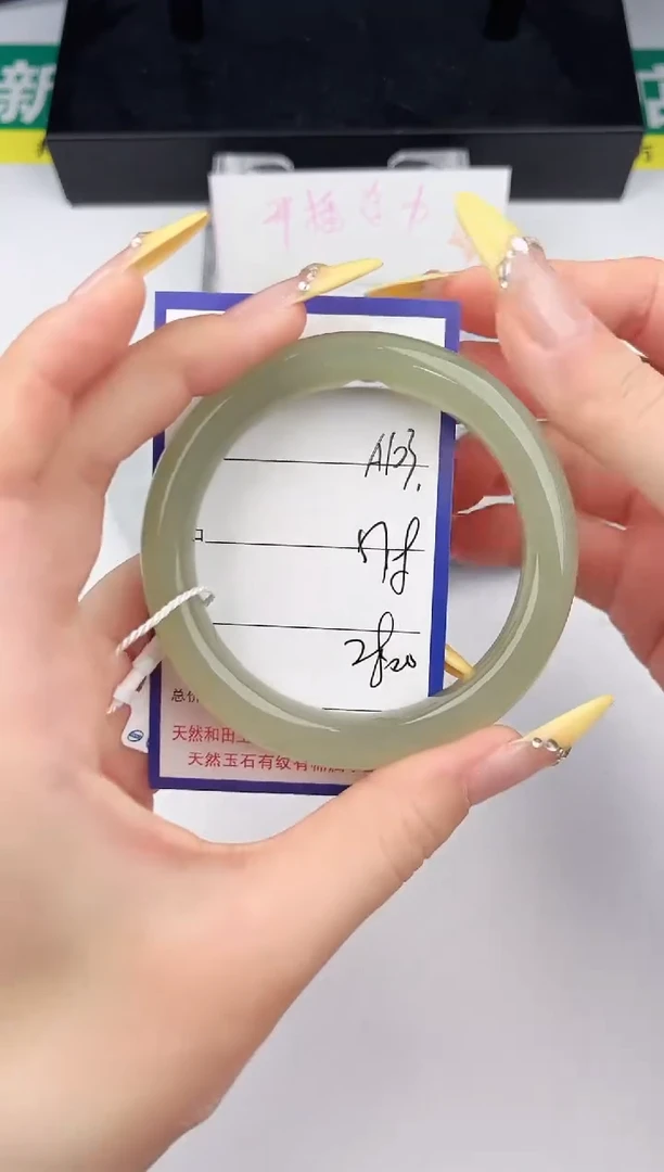 和田玉手镯未镶嵌103颜色微差无瑕