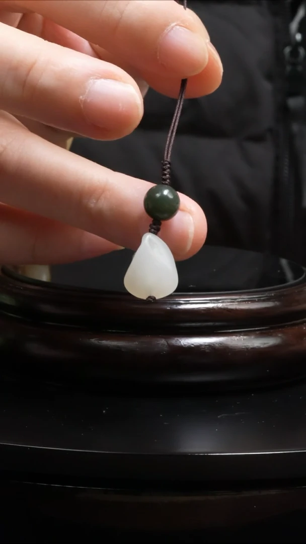 【闪购商品】和田玉吊坠(不含链)未镶嵌2.3g和田玉原石