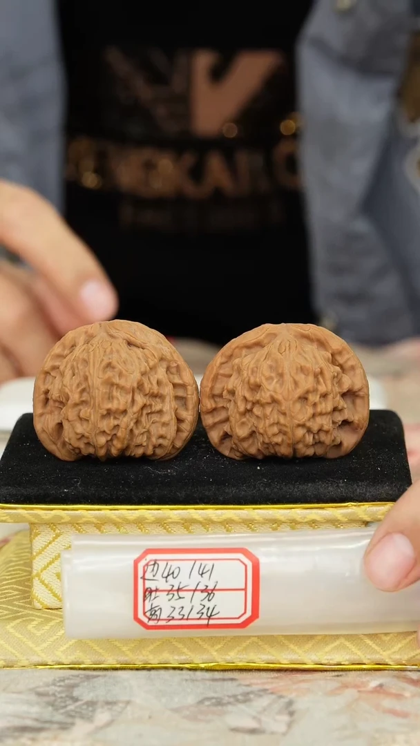 【闪购商品】文玩核桃把件白狮子