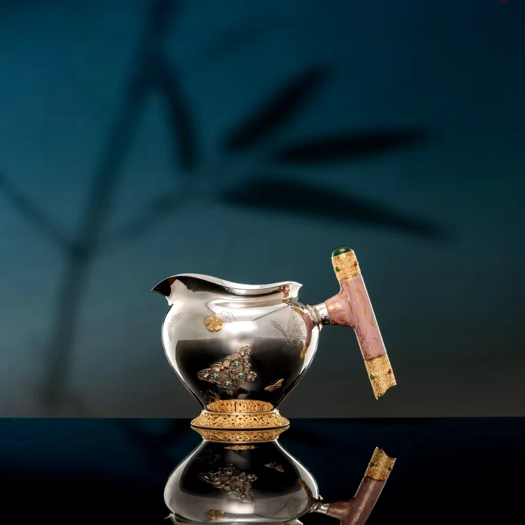 呆坐-錾刻嵌金掐丝蝶恋花金馕公道杯   分茶杯公杯分茶器茶海中式