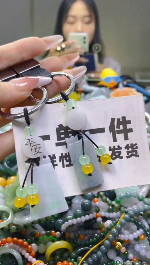 翡翠未镶嵌颈饰一单一个多样性随机发一件