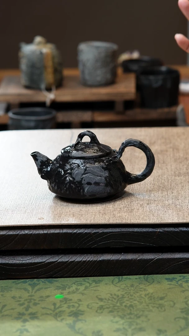 归玉堂冰碛岩重工雕刻山水人家茶壶