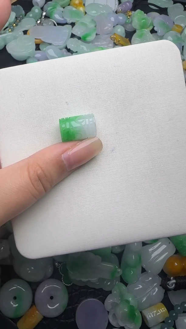 翡翠未镶嵌颈饰天然缅甸翡翠吊坠