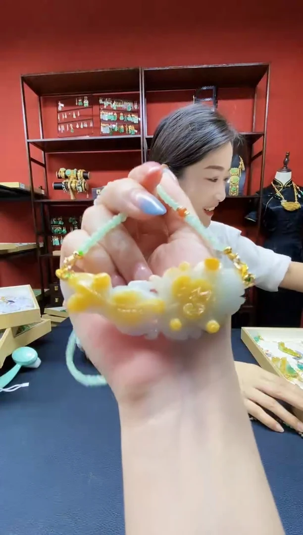 颈饰未镶嵌翡翠吊坠