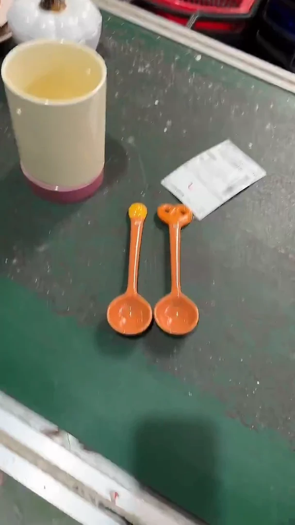 陶瓷2个勺子 微瑕凑满20元包邮