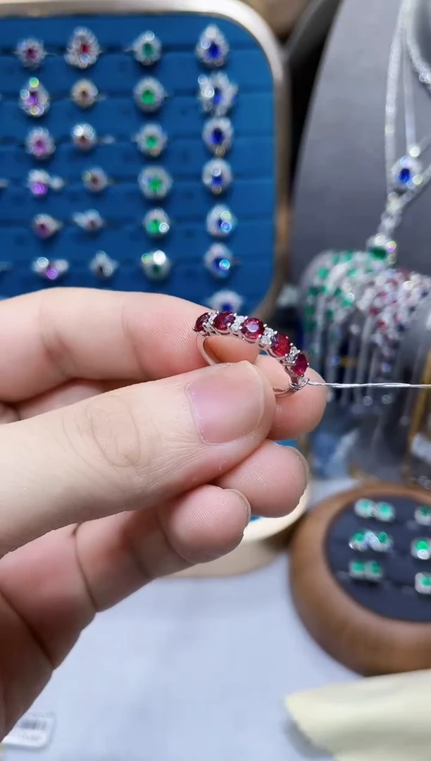 红宝石戒指铂Pt950镶嵌1.35克拉