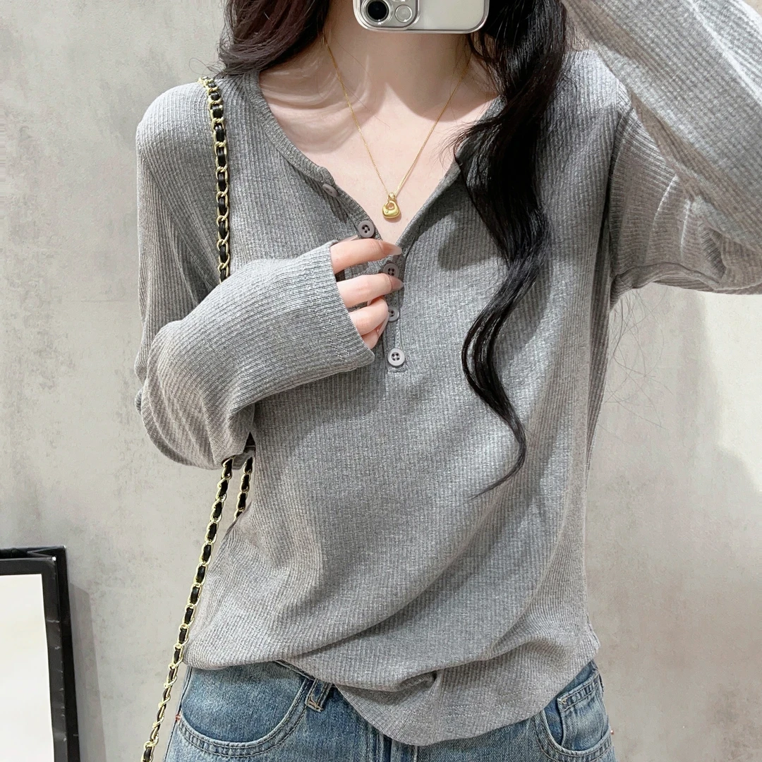 灰色v领纽扣正肩长袖t恤女款秋冬季新款爆款螺纹棉内搭打底衫上衣