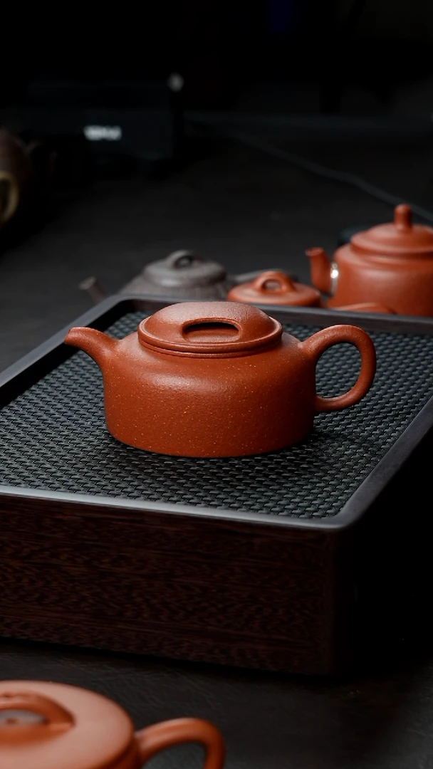 茶壶紫砂宝山精挑30目红降坡牛盖半手160