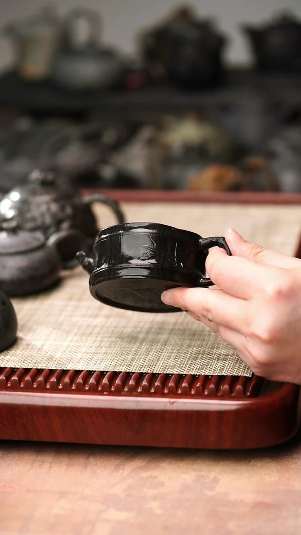 归玉堂冰碛岩重工雕刻扁竹节壶150cc