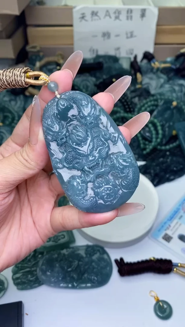 颈饰未镶嵌翡翠
