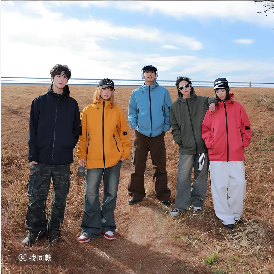 户外运动2025新款男女同款春秋季冲锋衣防区防水登山运动外套