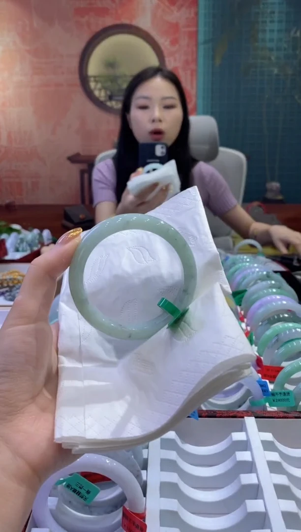 翡翠手镯未镶嵌多人08949