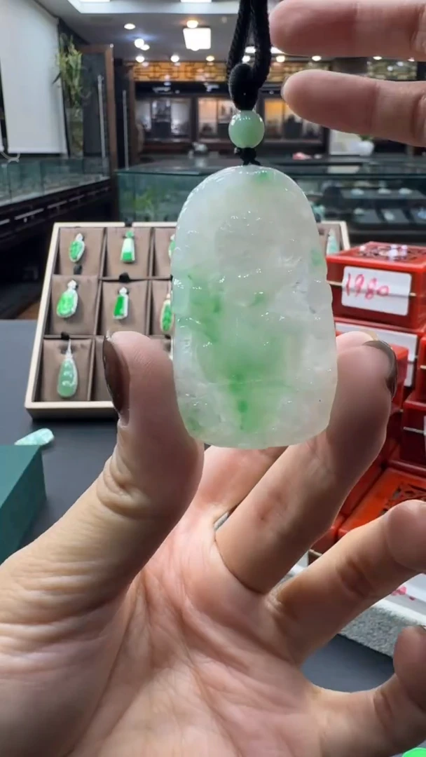 颈饰未镶嵌翡翠财爷