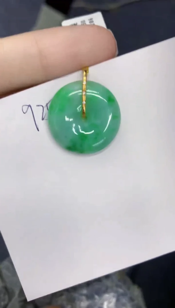 颈饰18K金镶嵌翡翠 翡翠