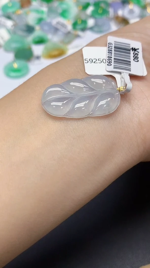 翡翠18K金镶嵌颈饰天然缅甸a货翡翠