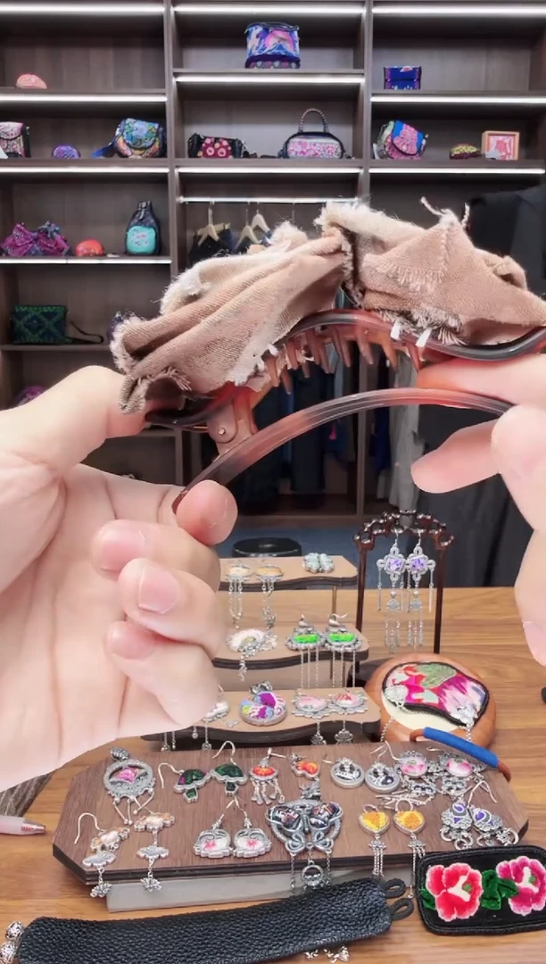 织绣A59蒙阿苏苗绣传承店