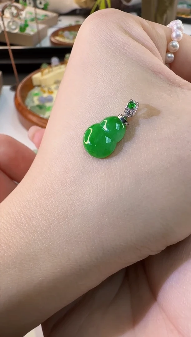 【闪购商品】翡翠颈饰18K金镶嵌缅甸翡翠A货吊坠