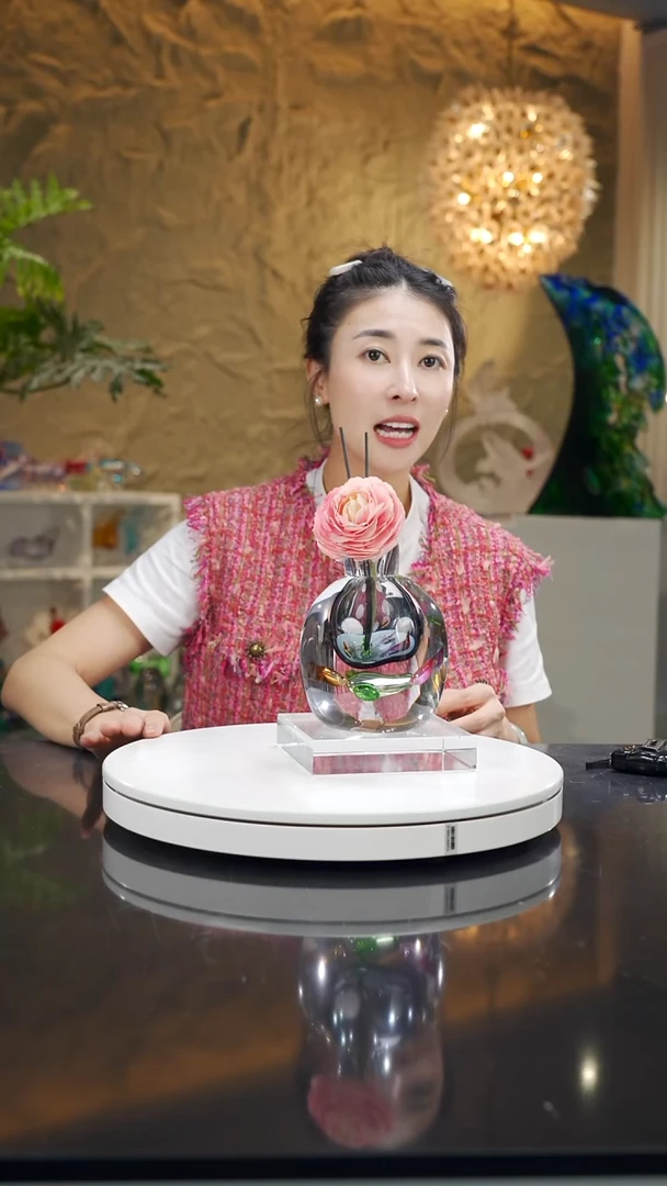 灰色设计款香薰瓶