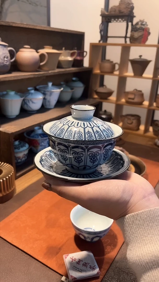 【闪购商品】其他青花卷草纹三才盖碗