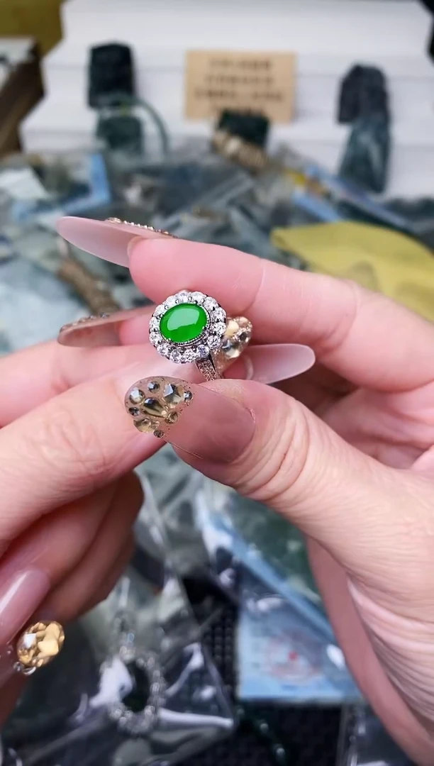 颈饰未镶嵌翡翠