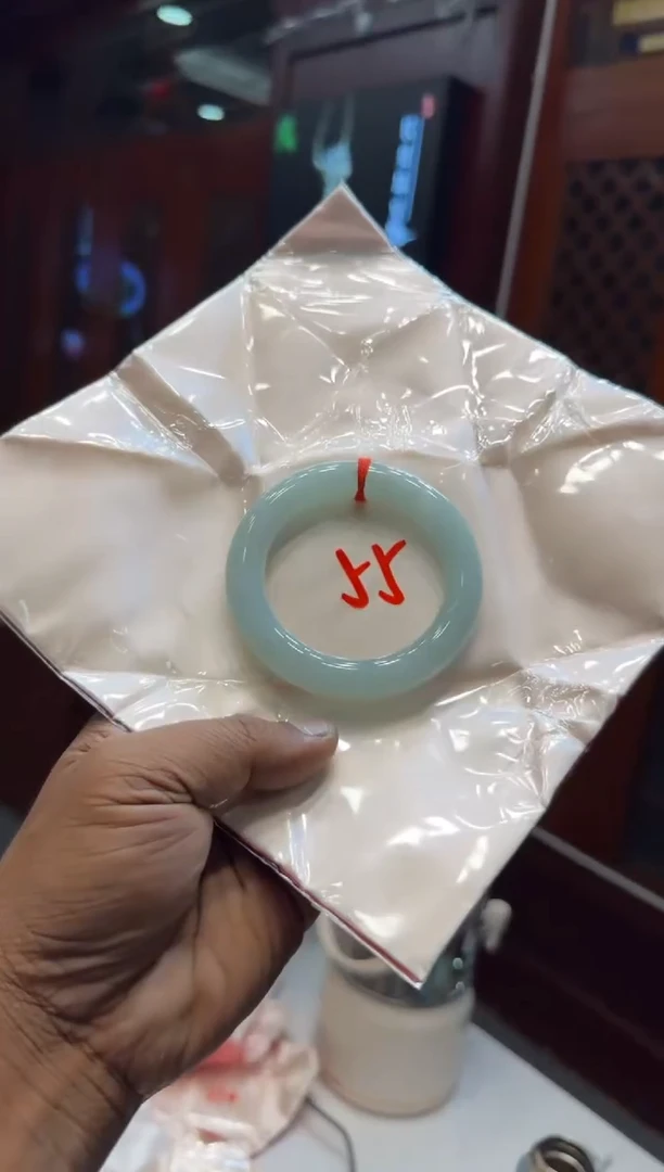 未镶嵌手镯翡翠手镯