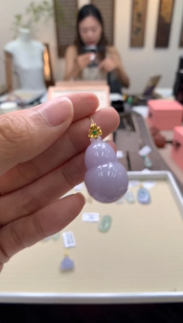 颈饰18K金镶嵌翡翠葫芦