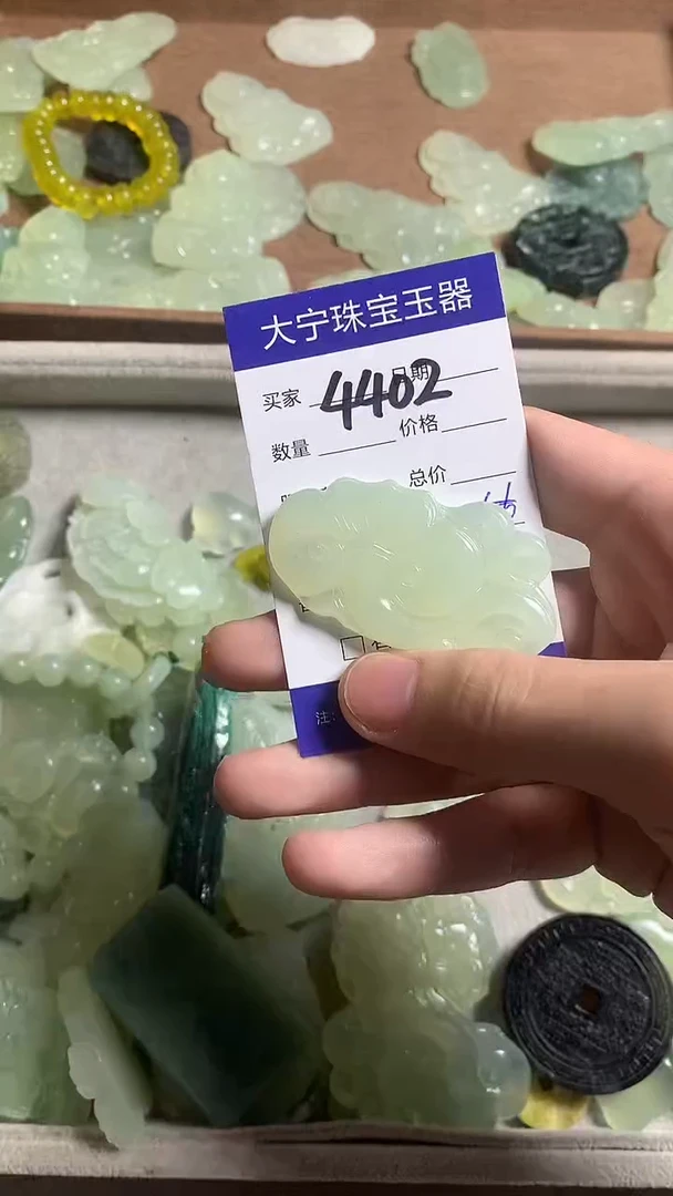 未镶嵌蛇纹石玉颈饰4402