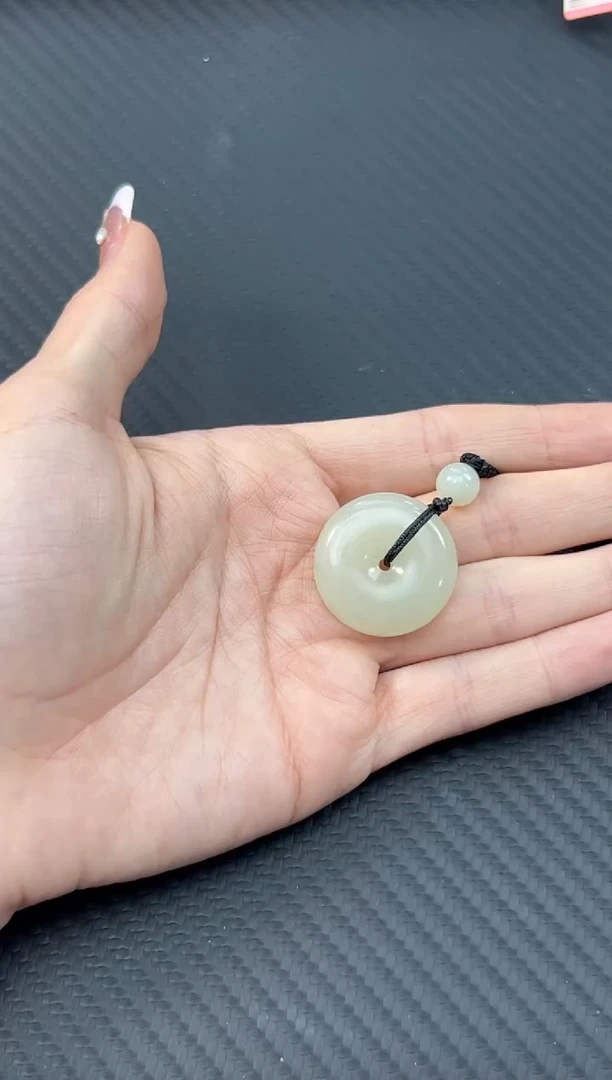 【闪购商品】和田玉吊坠(赠链)未镶嵌且末金山微色差平安扣