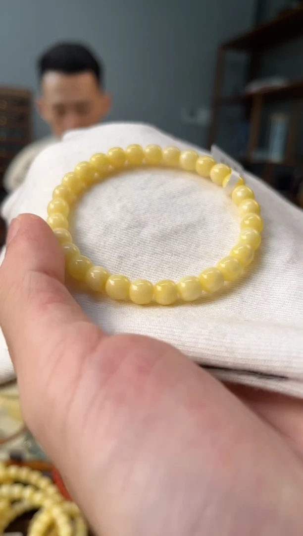 未镶嵌琥珀裸石C****r琥珀蜜蜡（多样性发其一）q022