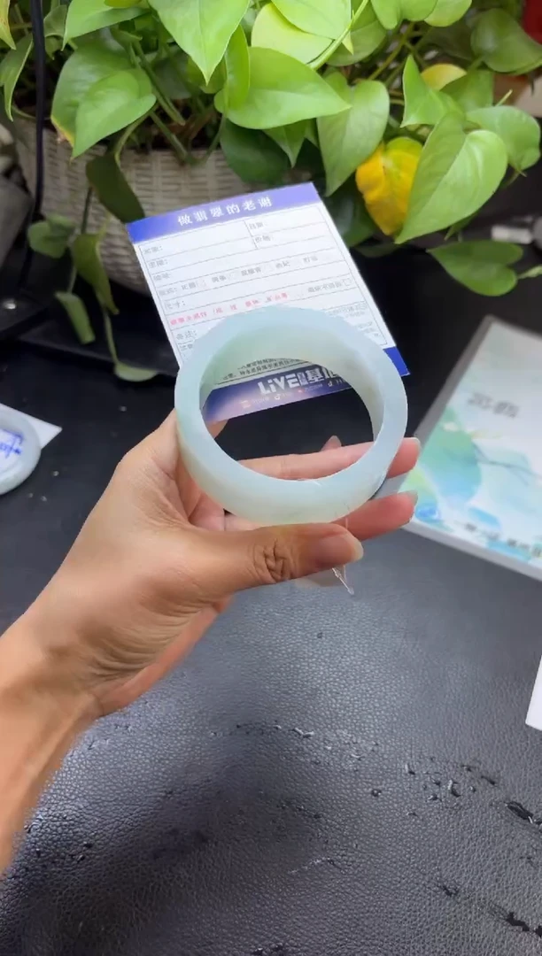 未镶嵌定制手镯不退不换定制翡翠飞*定制手镯不退不换