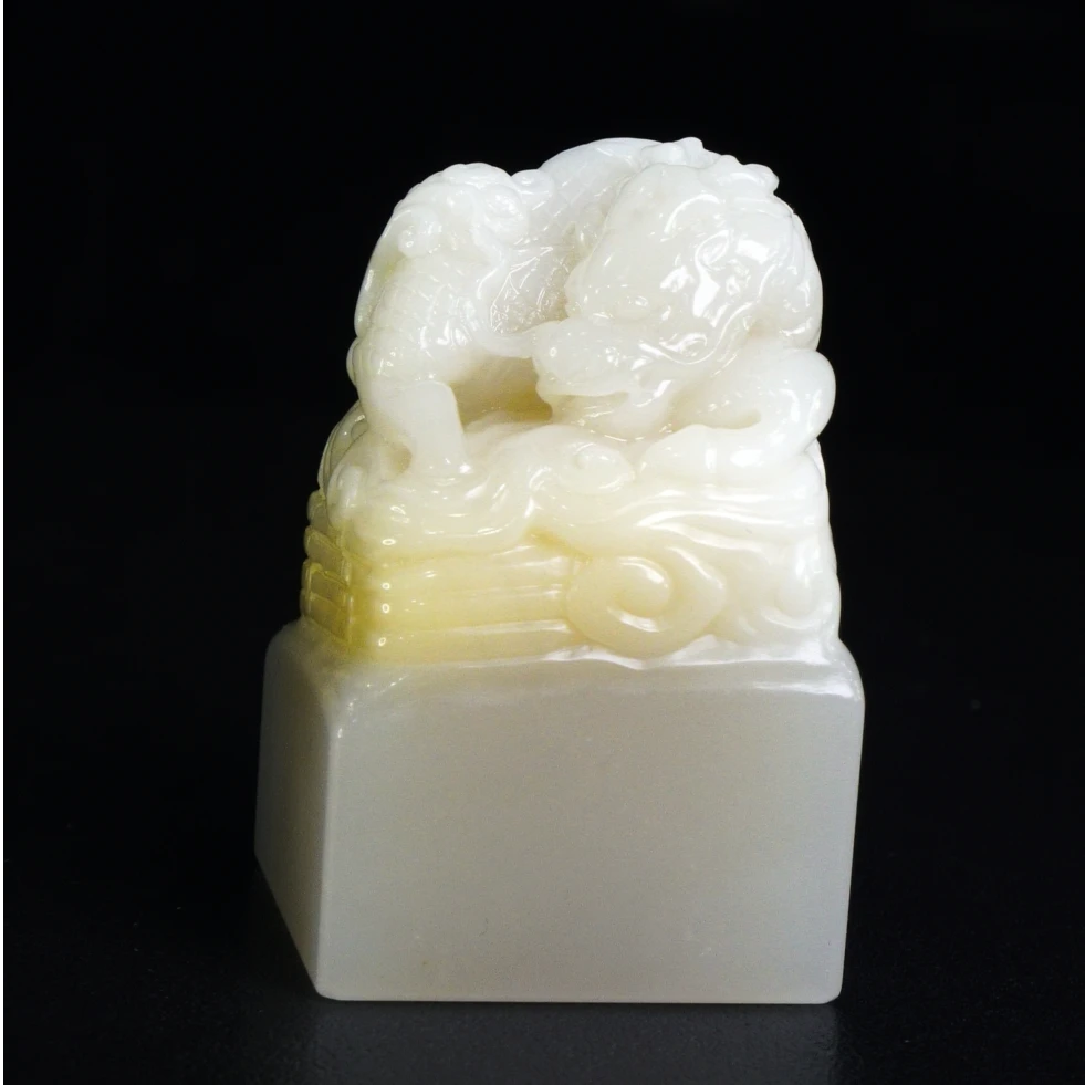 34寿山石善伯洞石麒麟踏浪印章95.2克3.2x3.2x5，28Z