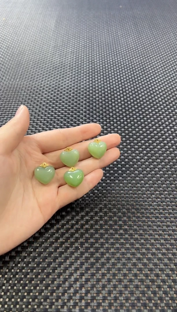 【闪购商品】和田玉吊坠18K金镶嵌爱心吊坠（多样性发一件）