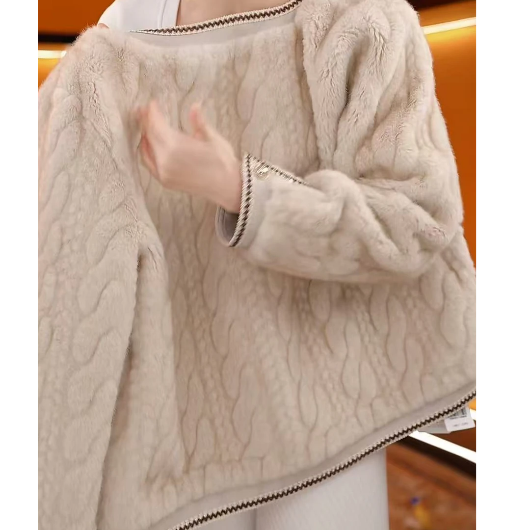CC-2025新款时尚高端雪兰貂外套米色