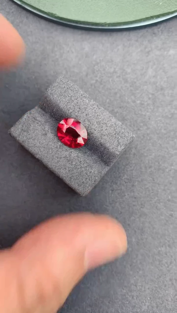 未镶嵌裸石碧玺2.5ct 卢比来碧玺